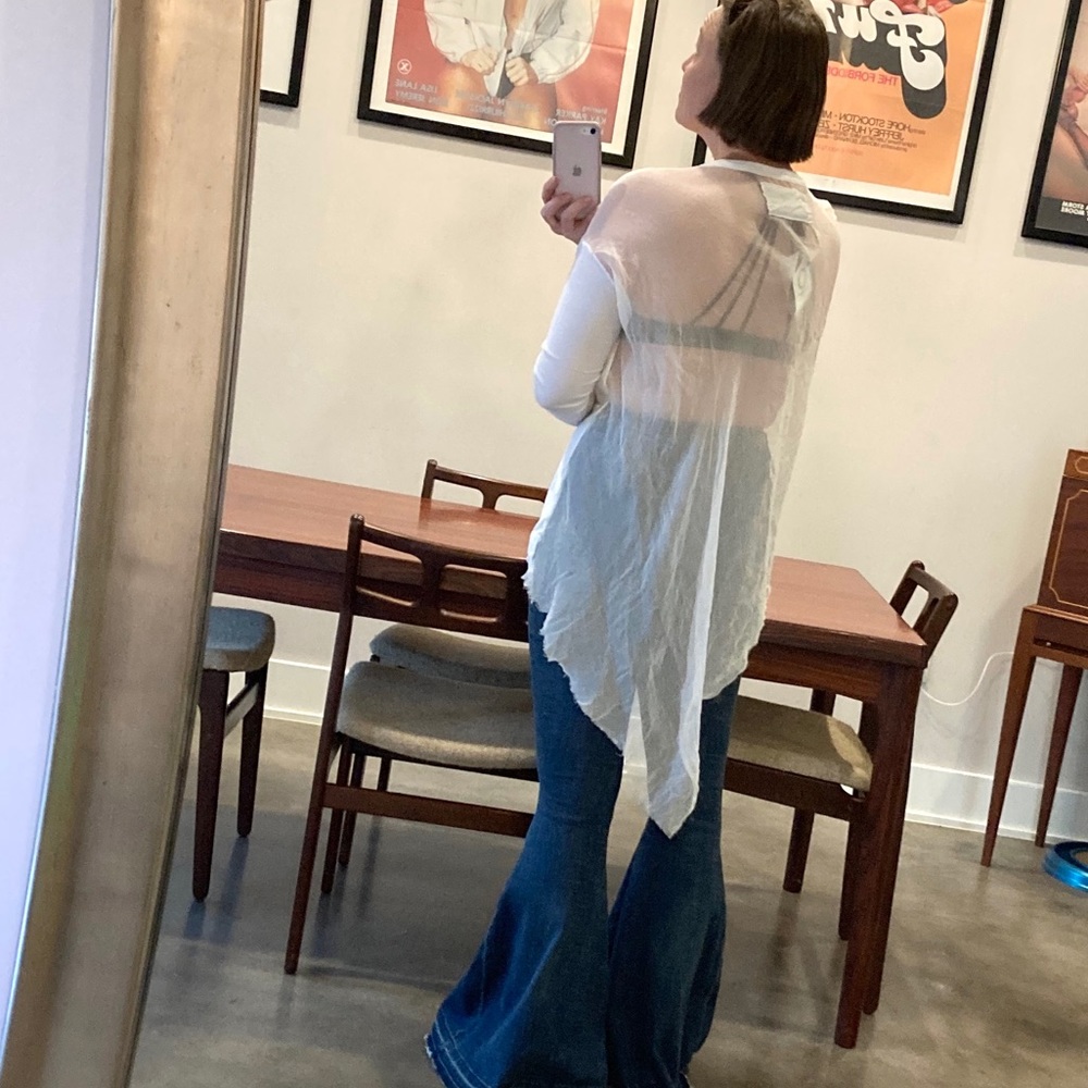 Q white shirt sheer back asymmetrical hem